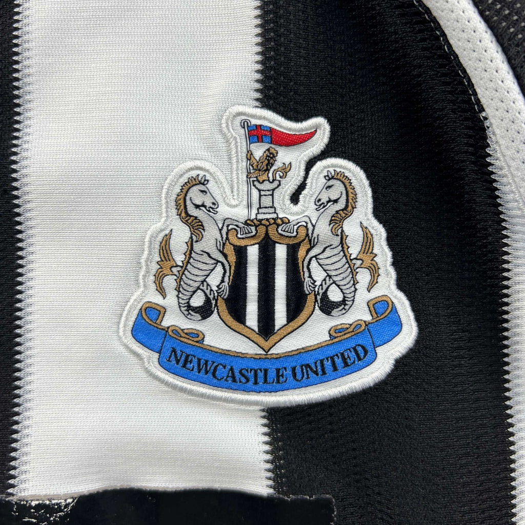 Newcastle United 2010-11 Puma home „JC #8” football shirt size 140