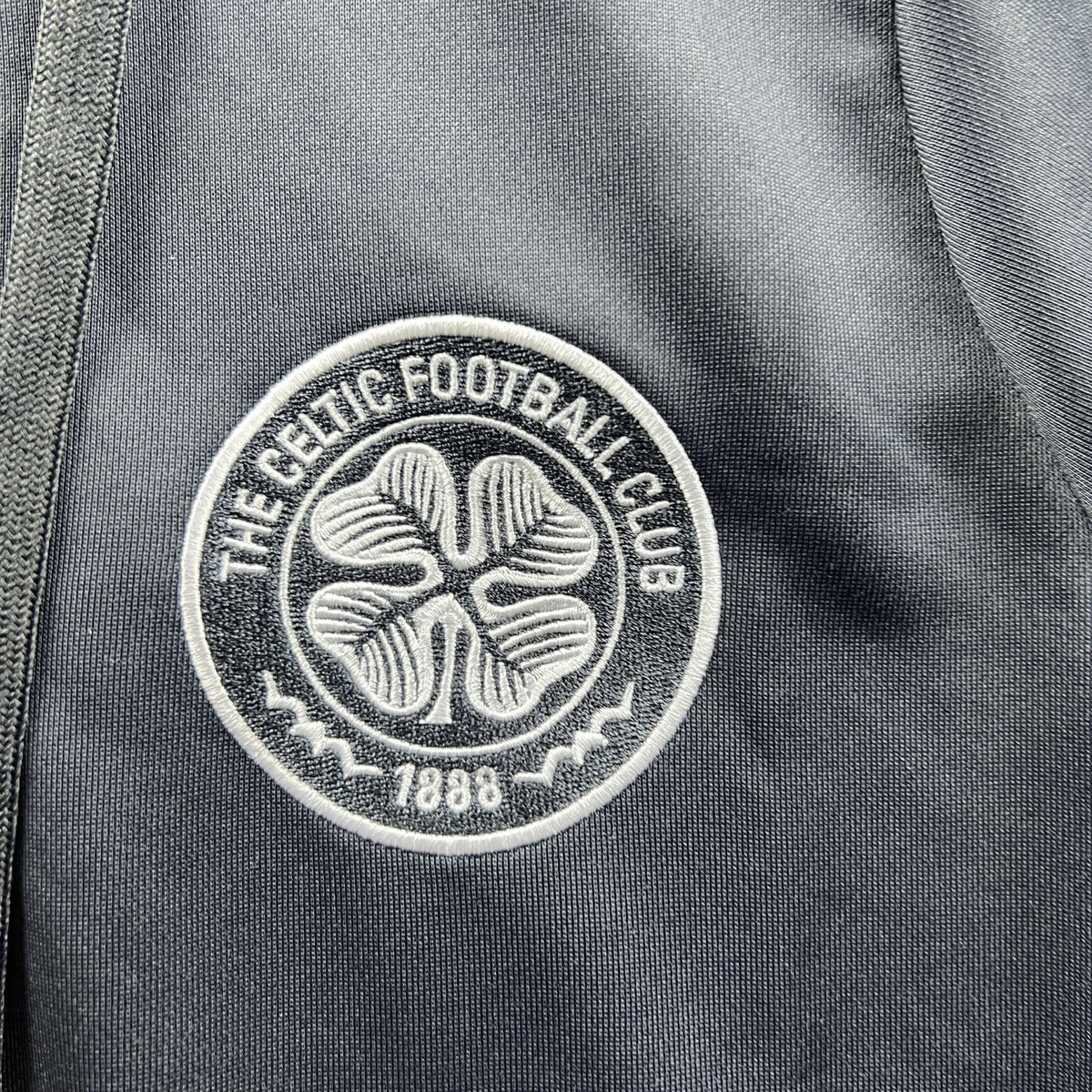 Celtic 2024-25 Adidas training top size XS