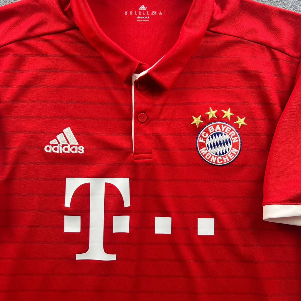 Bayern München 2016-17 Adidas home Mats Hummels football shirt size XL