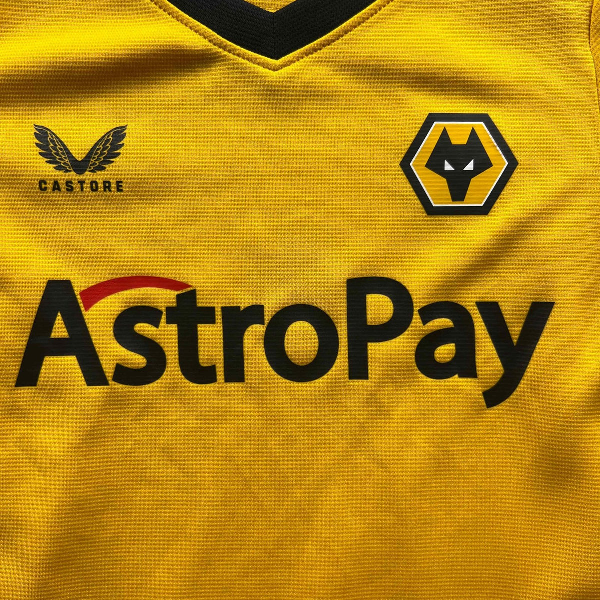 Wolverhampton Wanderers 2022-23 Castore home football shirt size 5-6Y