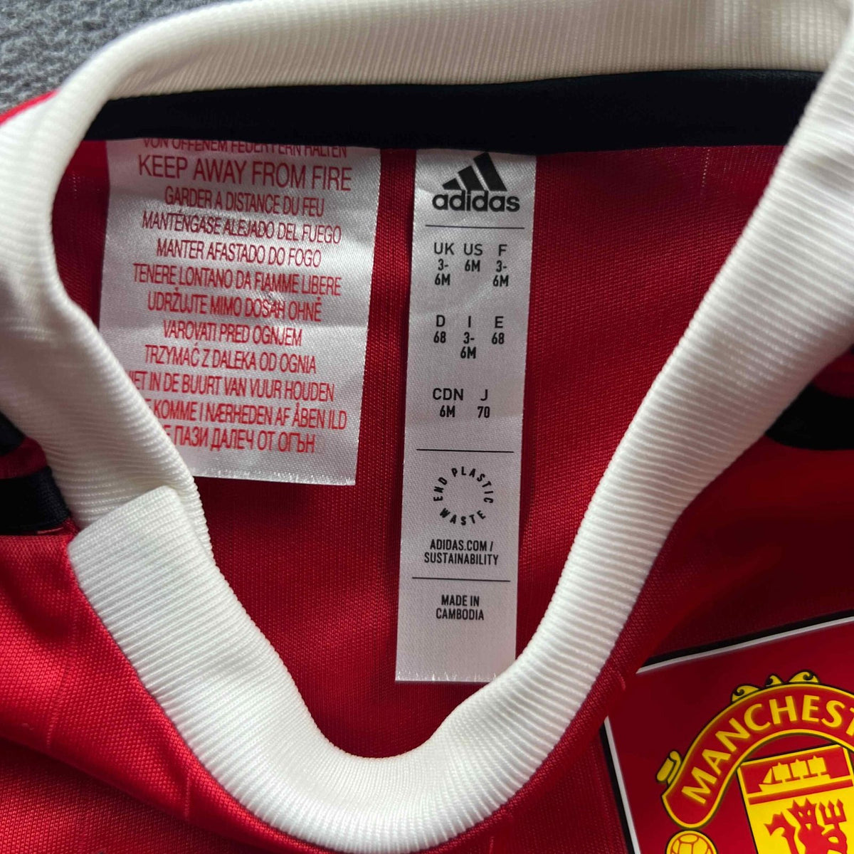 Manchester United 2022-23 Adidas hazai foci mez gyerek 68-as