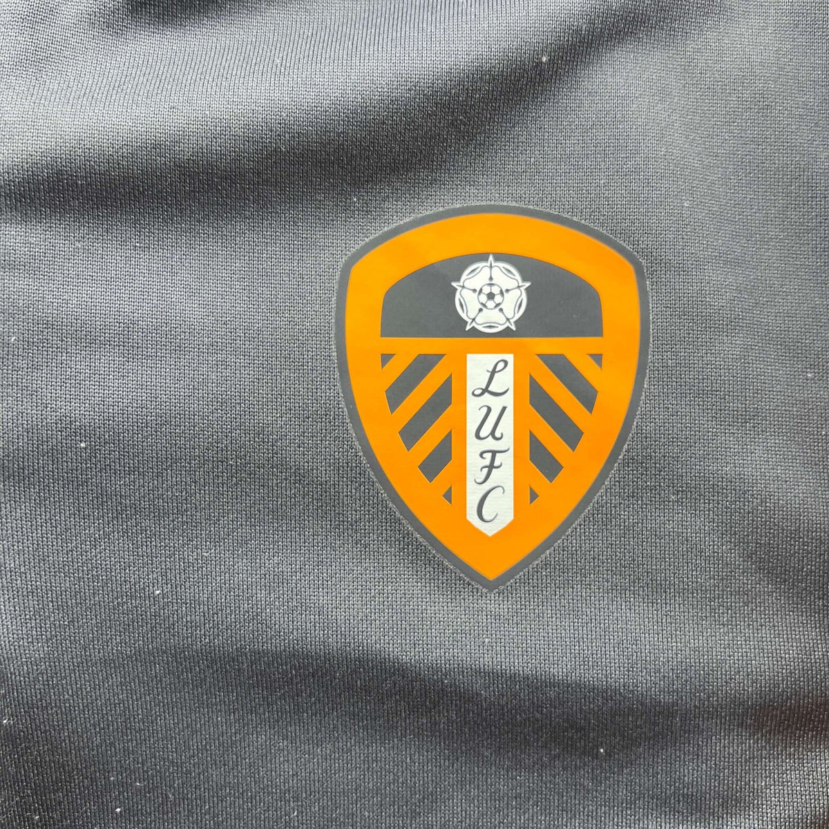 Leeds United 2022-23 Adidas training felső L-es