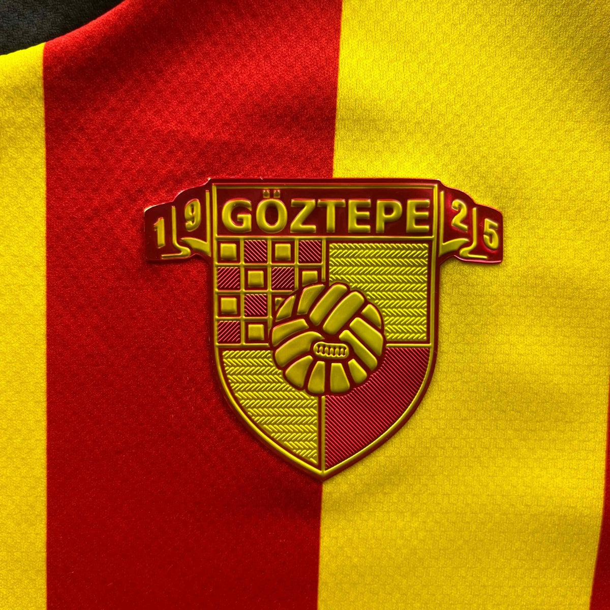 Göztepe 2019-20 Puma hazai foci mez M-es