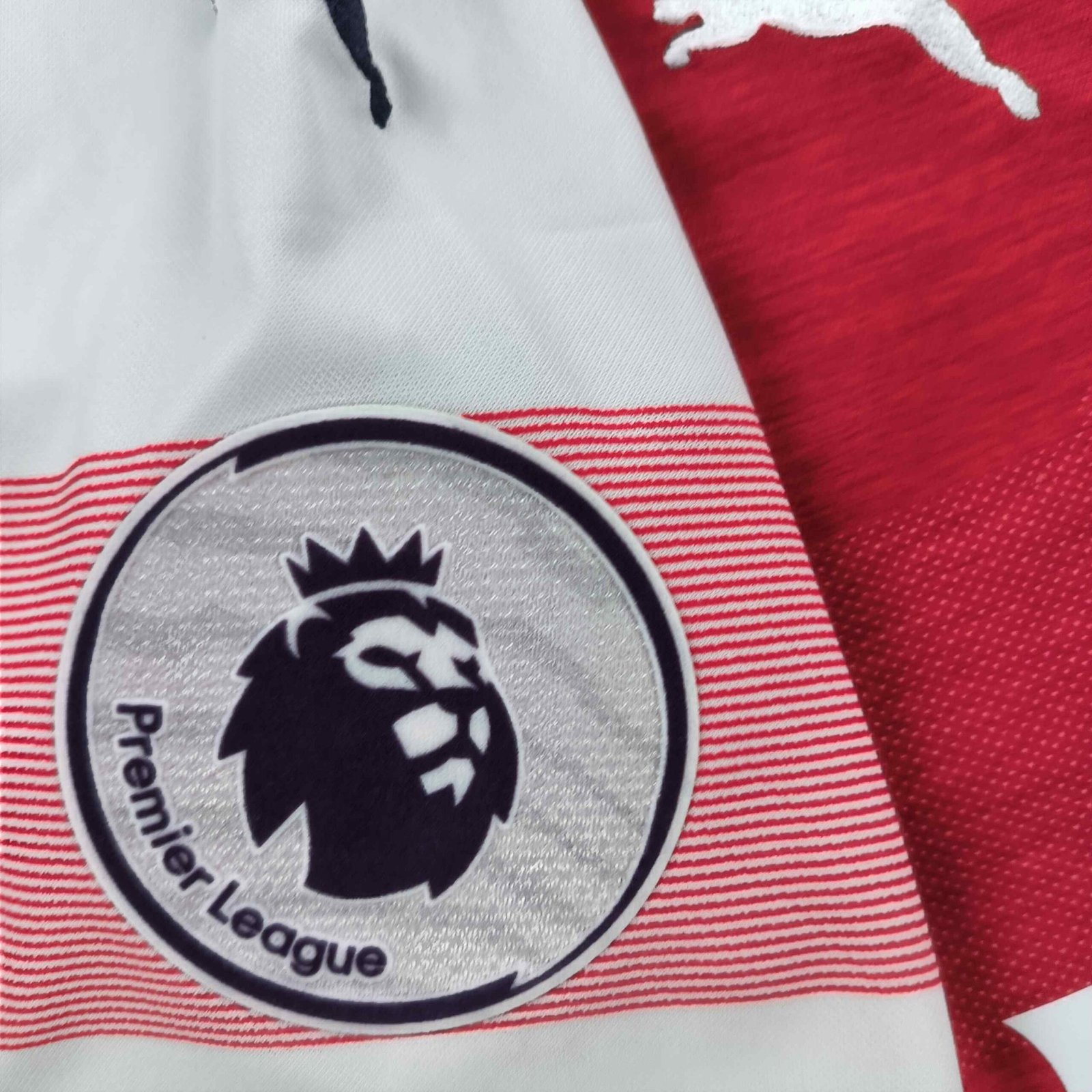 Arsenal 2018-19 Puma hazai Pierre-Emerick Aubameyang foci mez M-es - Image 5