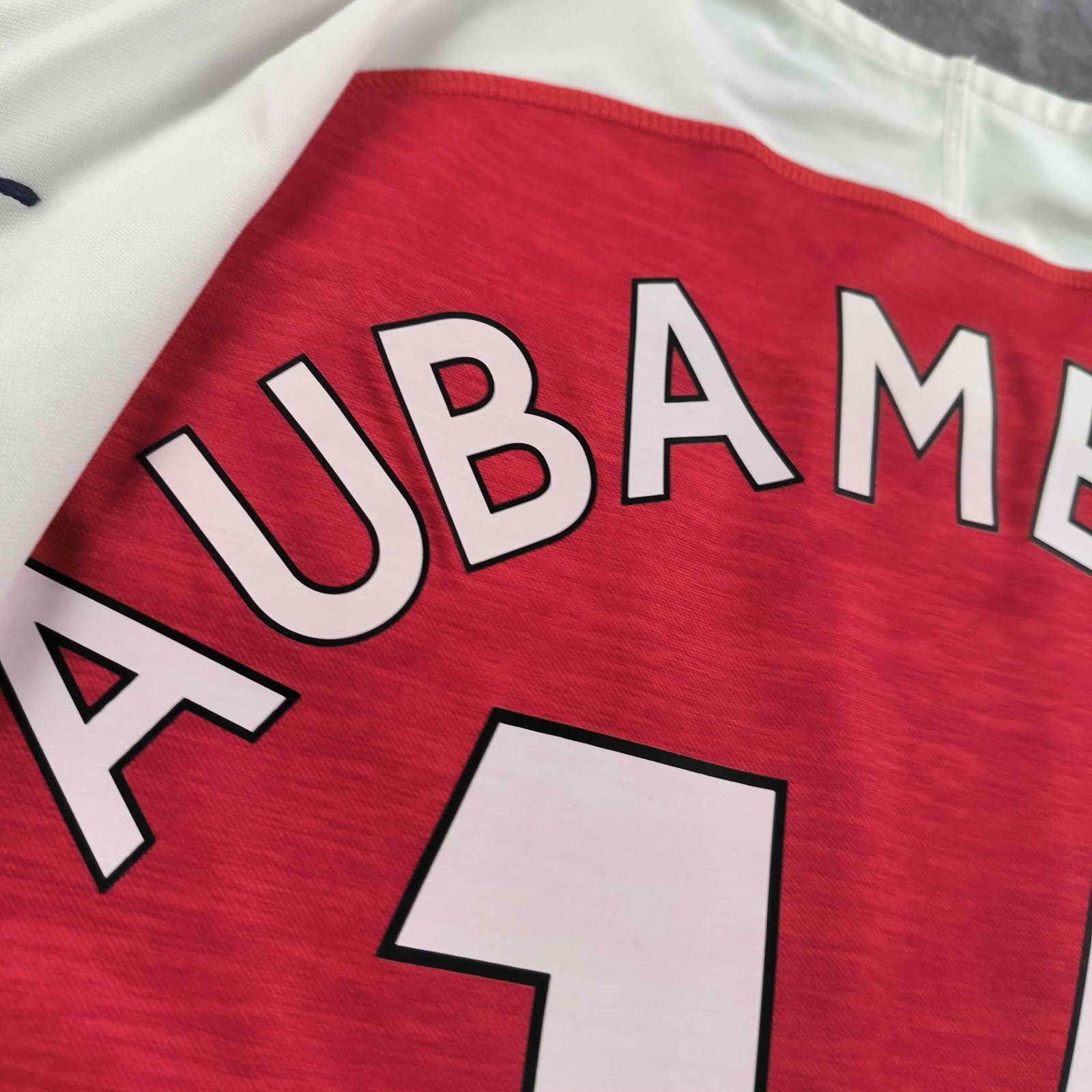 Arsenal 2018-19 Puma hazai Pierre-Emerick Aubameyang foci mez M-es - Image 9