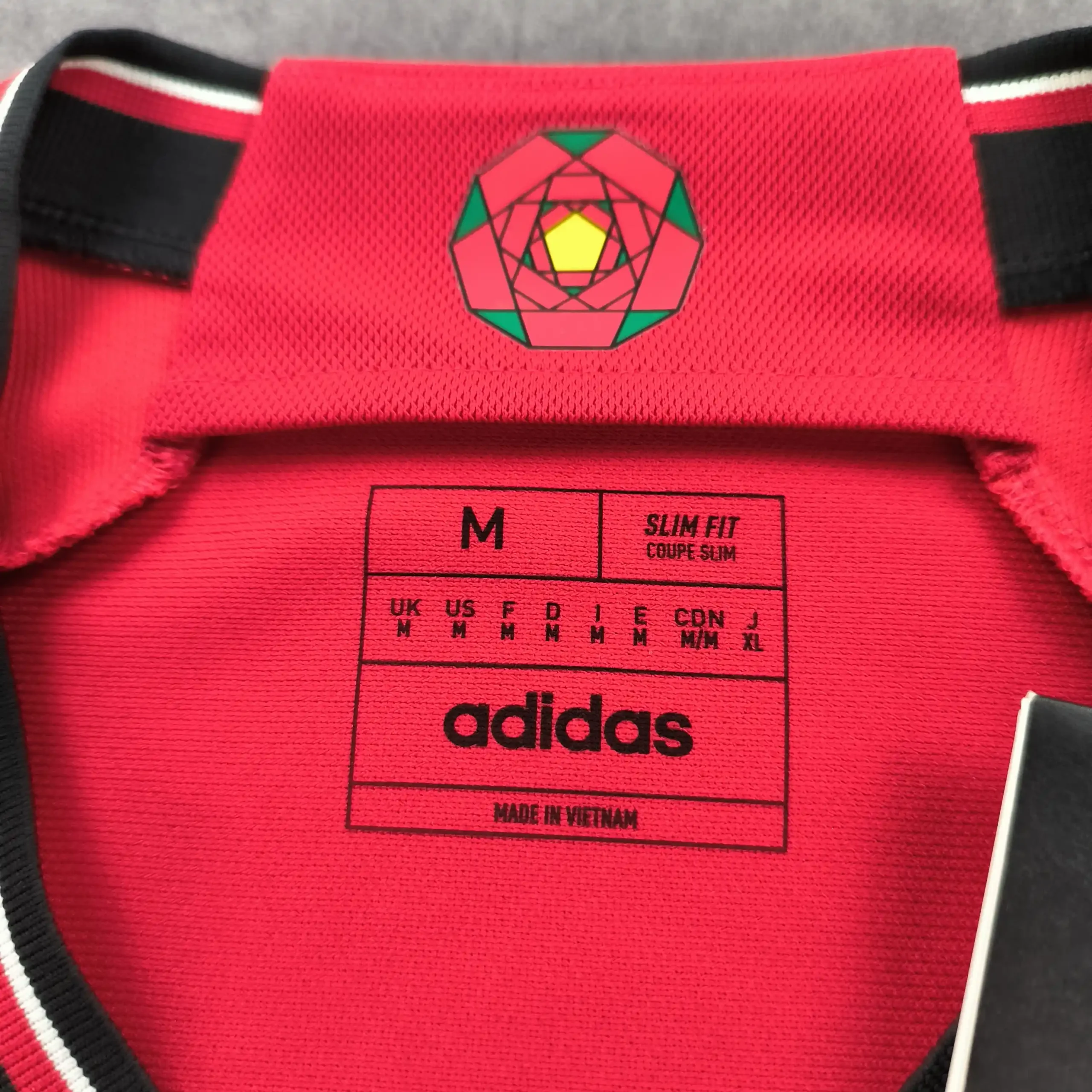 Manchester United 2023-24 Adidas hazai *Új* foci mez M-es - Image 6