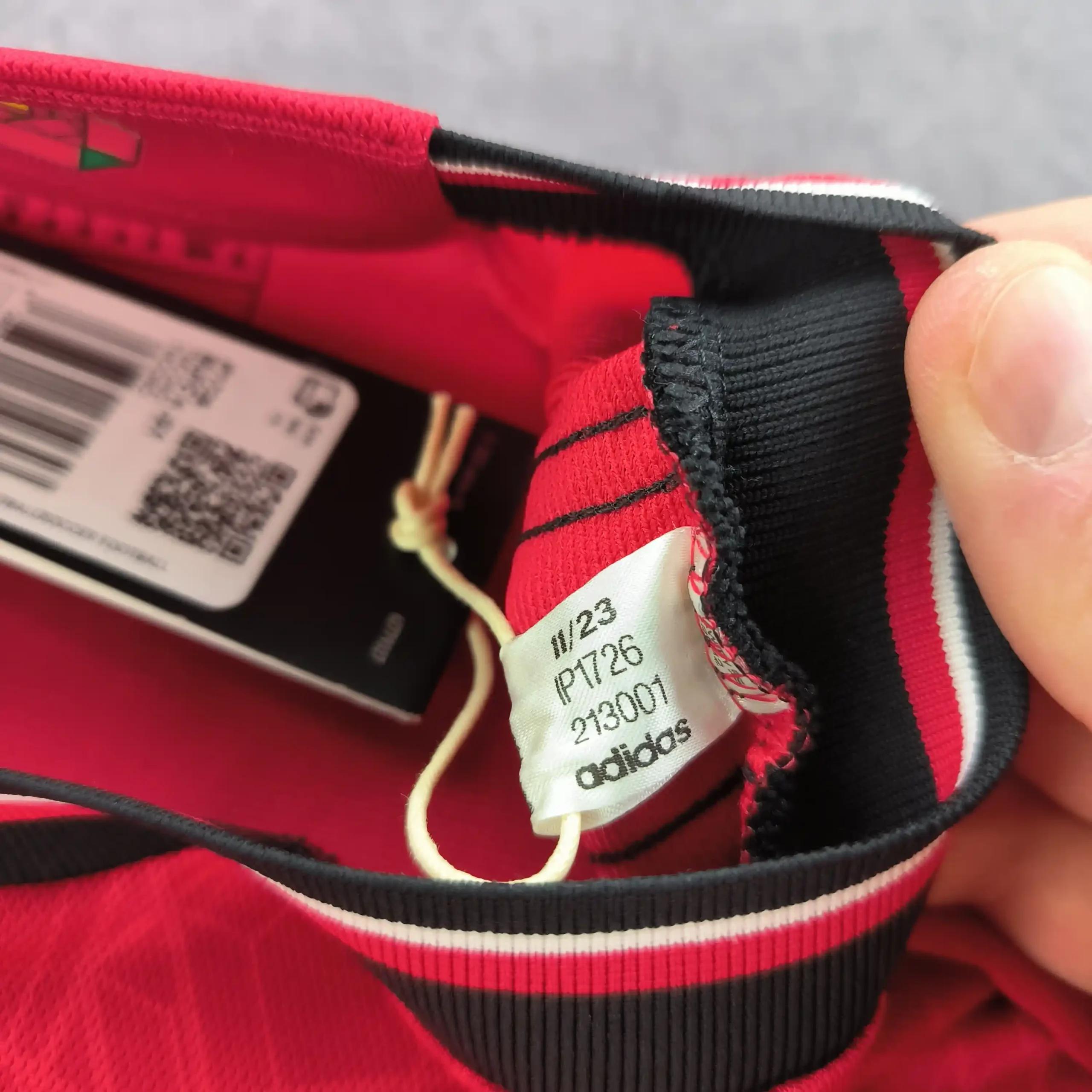 Manchester United 2023-24 Adidas hazai *Új* foci mez M-es - Image 4