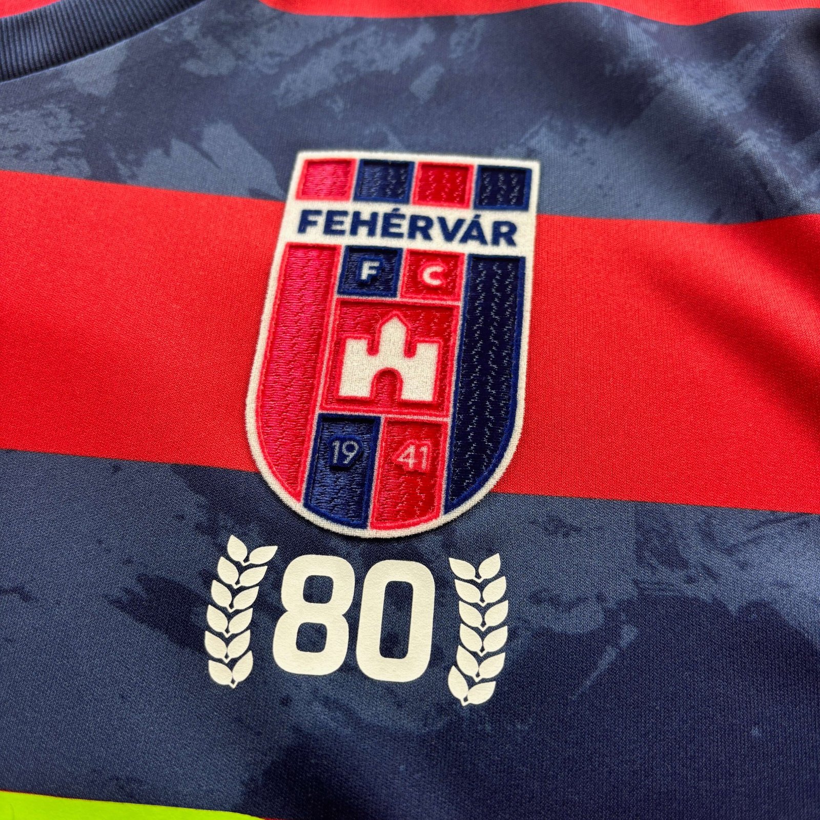 Mol Fehérvár 2021-22 Adidas hazai Budu Zivzivadze foci mez M-es - Image 3