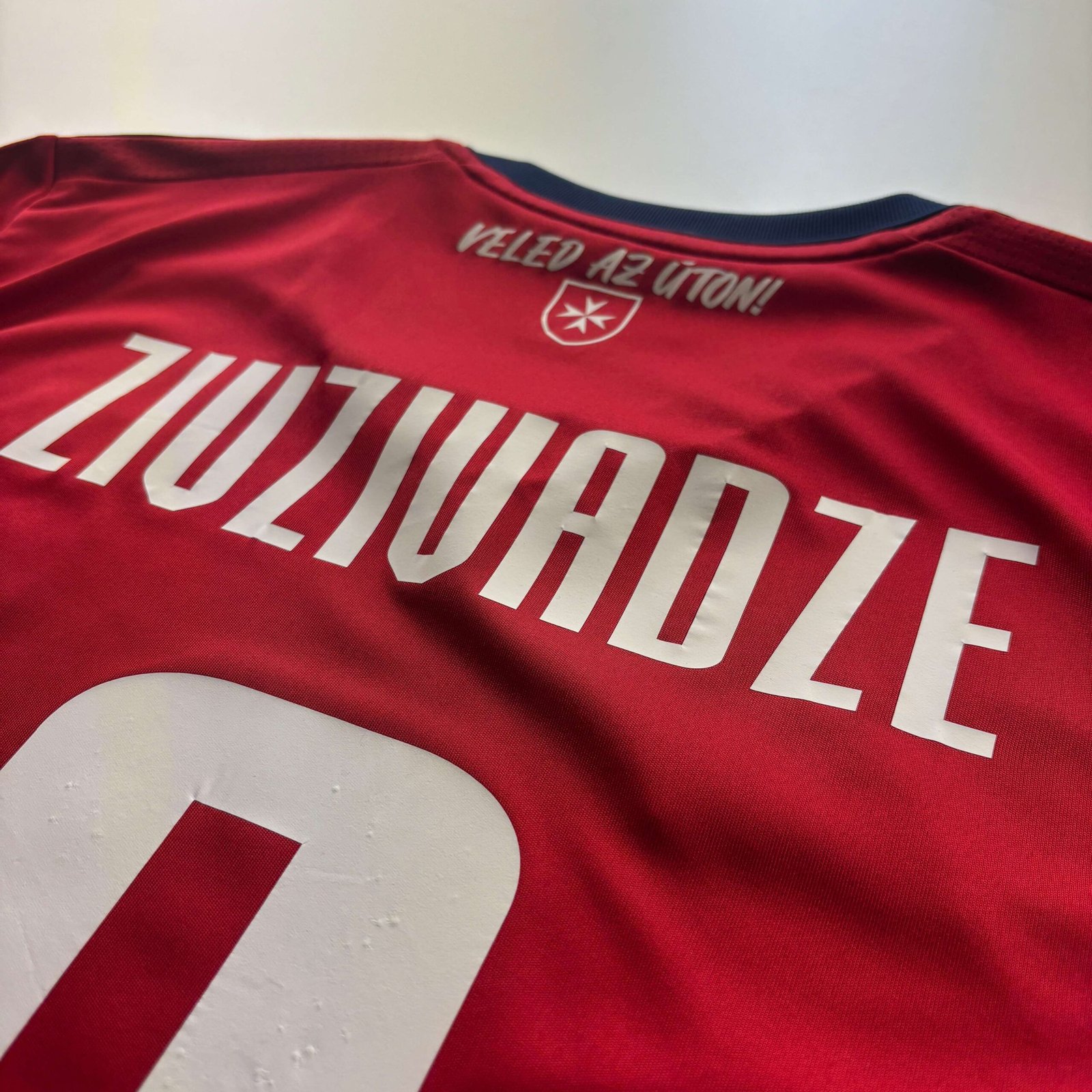 Mol Fehérvár 2021-22 Adidas hazai Budu Zivzivadze foci mez M-es - Image 11