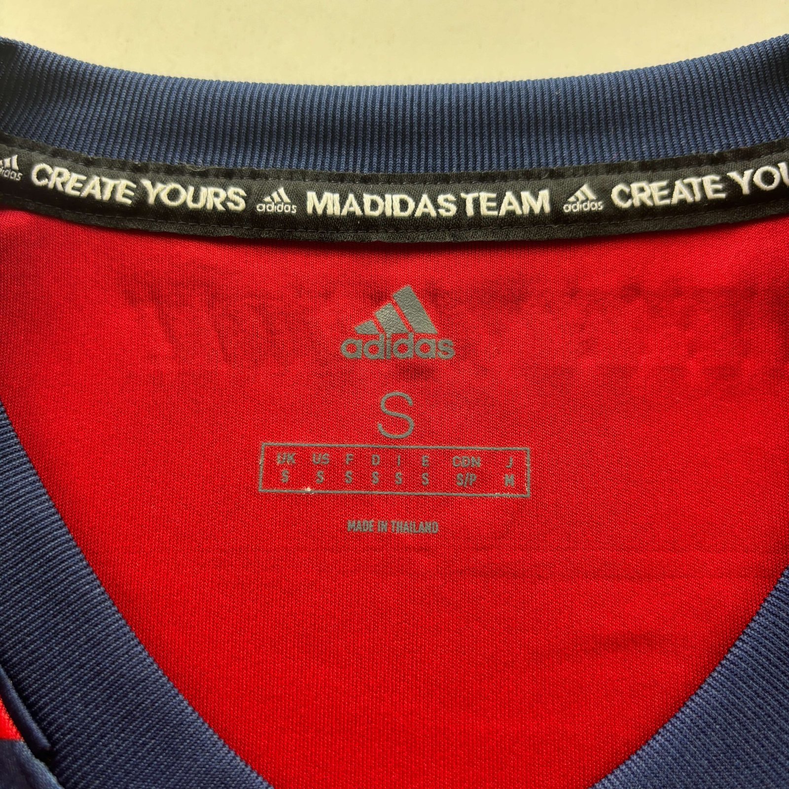 Mol Fehérvár 2021-22 Adidas hazai Rúben Pinto foci mez S-es - Image 5