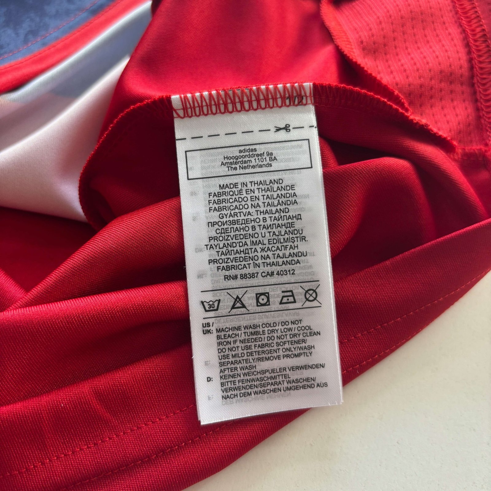 Mol Fehérvár 2021-22 Adidas hazai Rúben Pinto foci mez S-es - Image 7