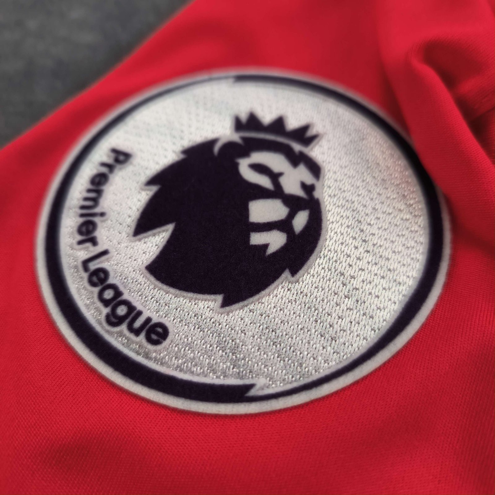 Liverpool 2016-17 New Balance hazai Trent Alexander-Arnold foci mez M-es - Image 6