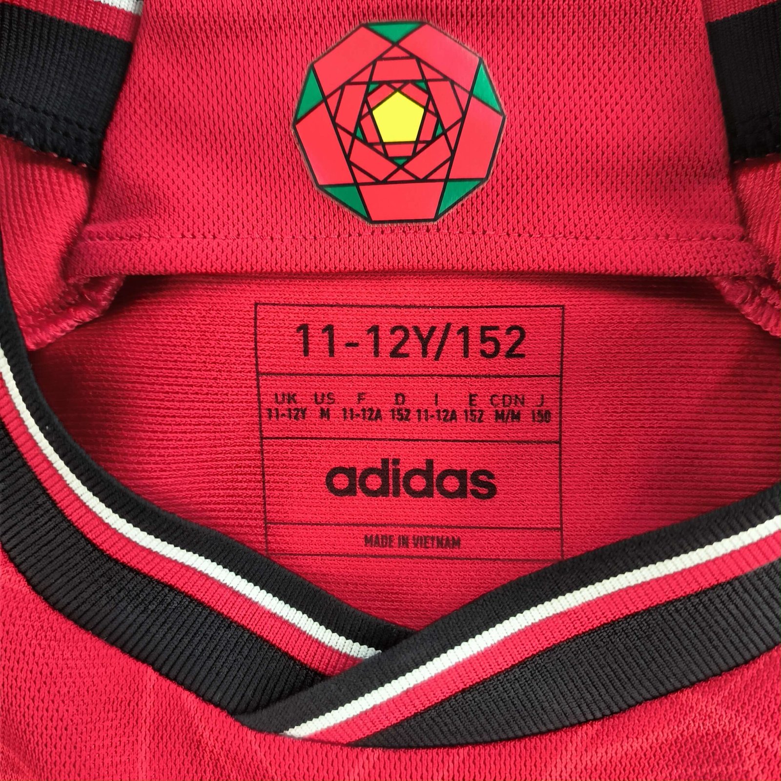 Manchester United 2023-24 Adidas hazai foci mez gyerek 152-es - Image 4