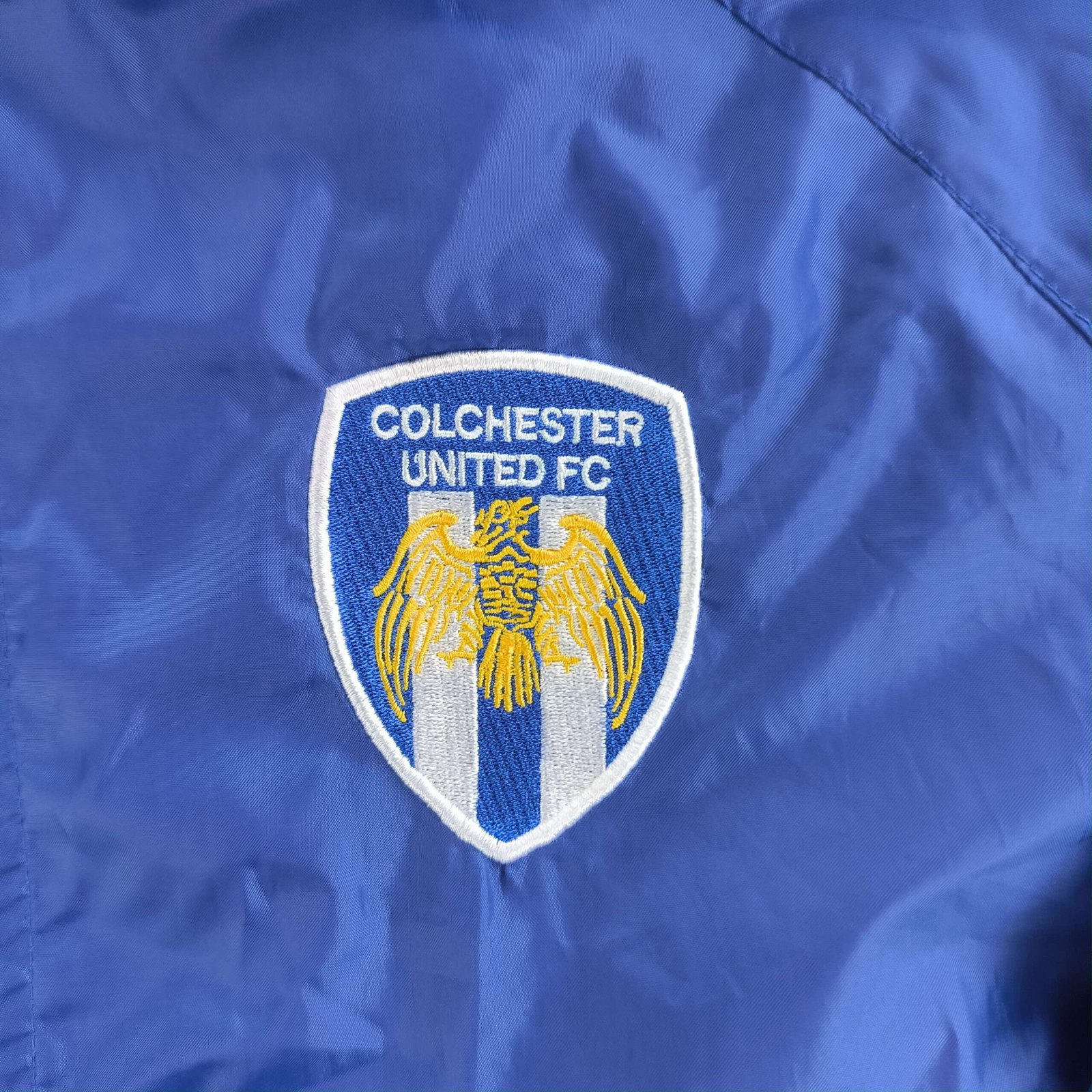 Colchester United Macron kabát M-es - Image 3