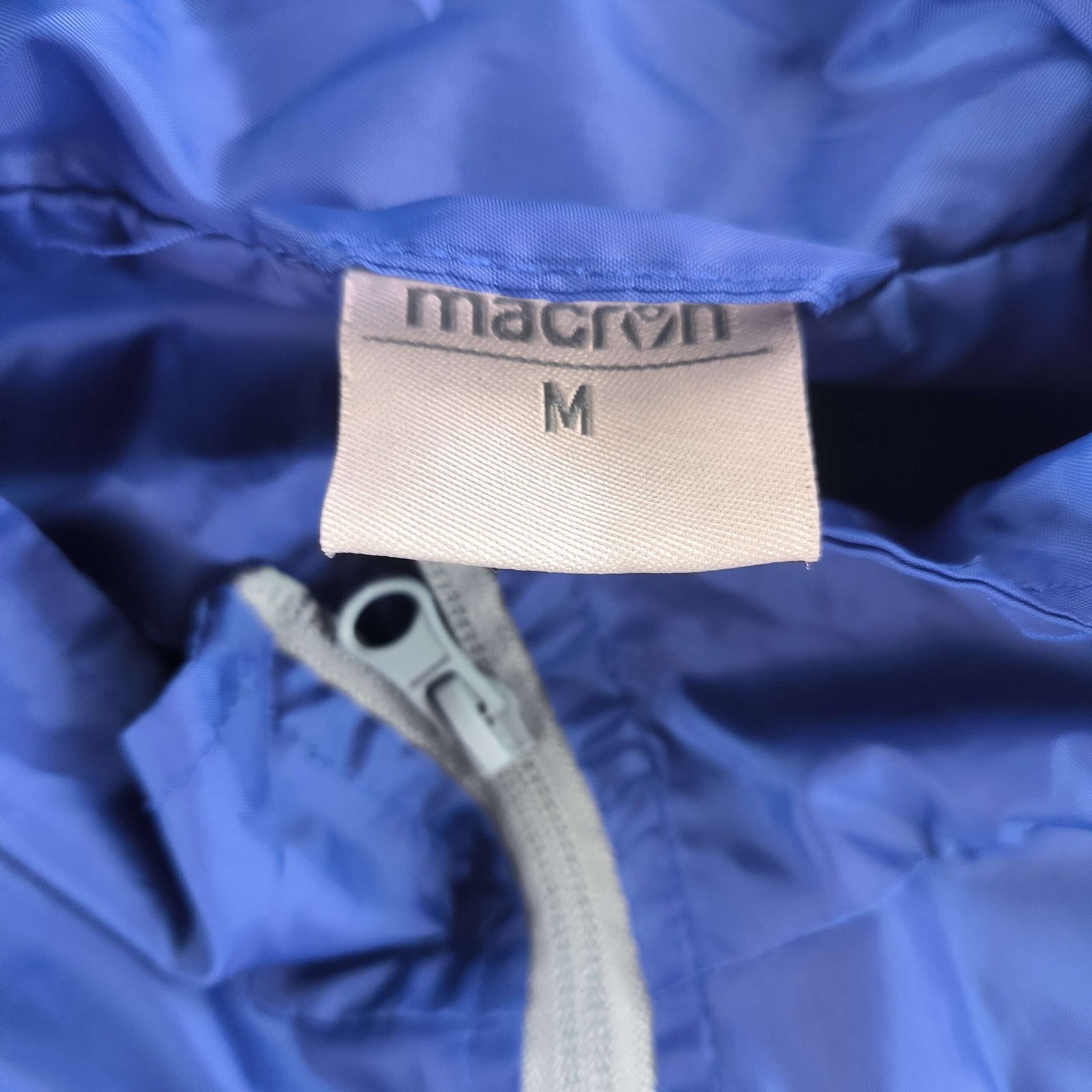 Colchester United Macron kabát M-es - Image 4